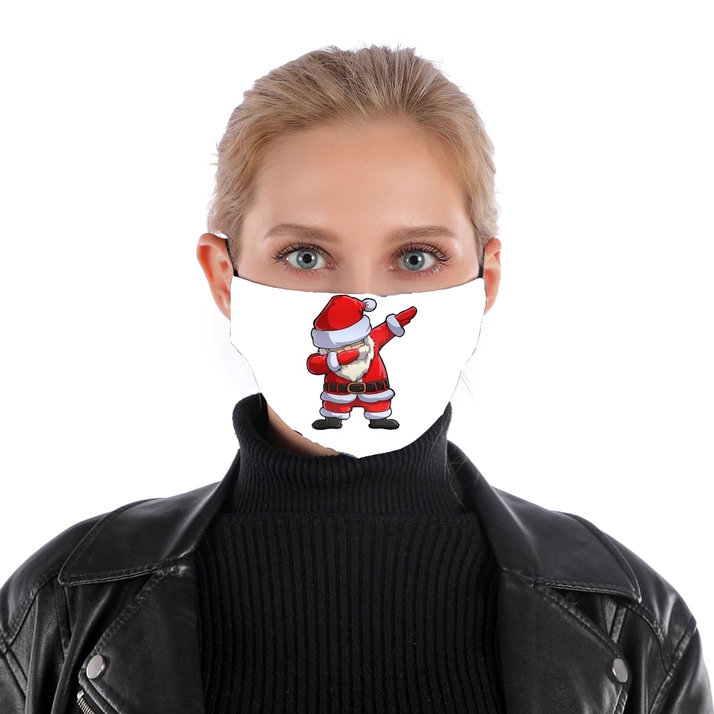 Covid-19: le masque, nouvel accessoire kitsch de Noël 2020 qui détrône le  pull ?